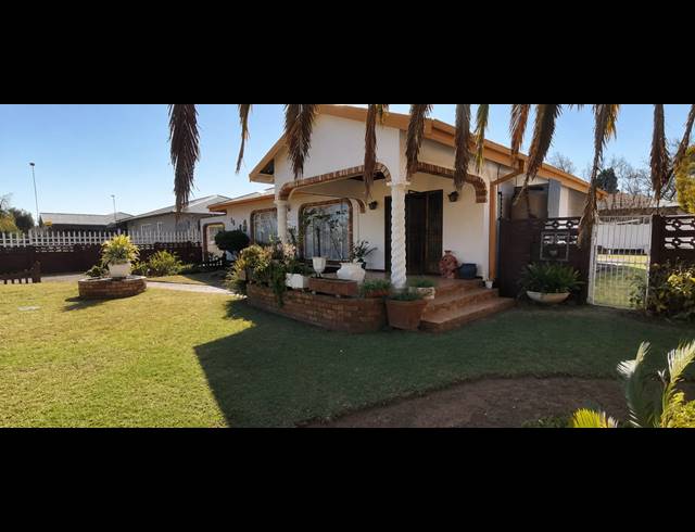 3 BEDROOM HOUSE FOR SALE IN VANDERBIJLPARK CW 5